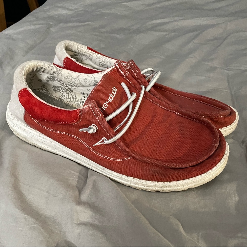 Hey dude Wally flow In Pompeiian red